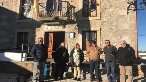 La presidente da la diputación conoce el proyecto 'Less than hundred' La presidente da la diputación conoce el proyecto 'Less than hundred'