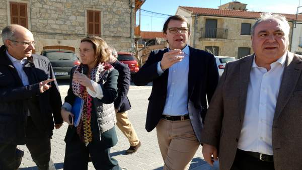 Fernández Mañueco en su visita a Calzada de Valdunciel Fernández Mañueco en su visita a Calzada de Valdunciel