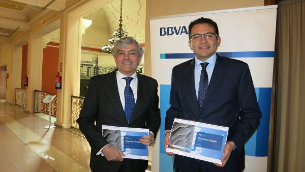 Carlos Gorria, director de la Territorial Norte de BBVA, y Miguel Cardoso, econo Carlos Gorria, director de la Territorial Norte de BBVA, y Miguel Cardoso, econo