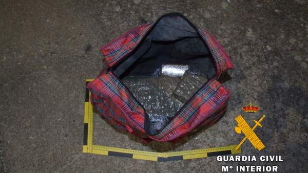 Maleta con droga encontrada en Ituero de Azaba (Salamanca) Maleta con droga encontrada en Ituero de Azaba (Salamanca)