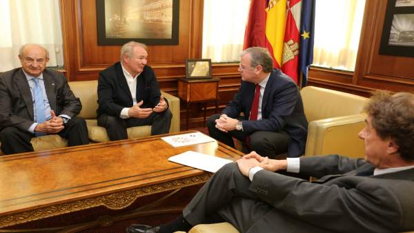 Antonio Silván junto al nuevo presidente de SECOT Antonio Silván junto al nuevo presidente de SECOT