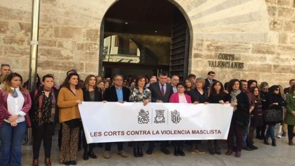 Corts guardan tres minutos de silencio Corts guardan tres minutos de silencio