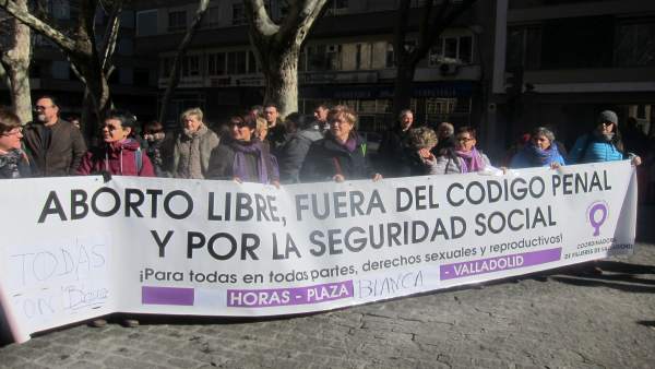 Concentración en apoyo de la activista asturiana demanda. Concentración en apoyo de la activista asturiana demanda.