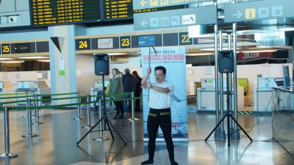 Eros presenta su proyecto en la terminal aeroportuaria Eros presenta su proyecto en la terminal aeroportuaria