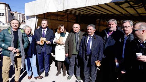 Revilla acompaña a los vecinos de Valdeolea en la celebración de Santa Eulalia Revilla acompaña a los vecinos de Valdeolea en la celebración de Santa Eulalia
