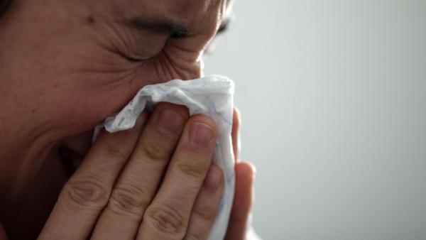 Gripe, resfriado, constipado, constiparse, mujer tosiendo, toser, tos Gripe, resfriado, constipado, constiparse, mujer tosiendo, toser, tos