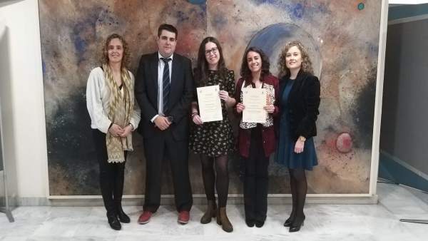 Luna Moreno y Marta Álvarez reciben premios de la Cátedra Endesa Luna Moreno y Marta Álvarez reciben premios de la Cátedra Endesa