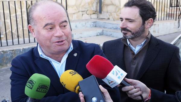 Manuel Barón, alcalde de Antequra atiende a los medios Manuel Barón, alcalde de Antequra atiende a los medios