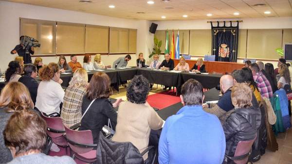 Mesa de Comercio en Fuengirola con la alcaldesa, Ana Mula Mesa de Comercio en Fuengirola con la alcaldesa, Ana Mula