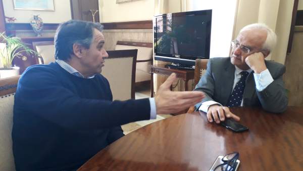 Reunión entre Juanjo Segura y Subdelegado de Gobierno, Manuel de la Fuente Reunión entre Juanjo Segura y Subdelegado de Gobierno, Manuel de la Fuente