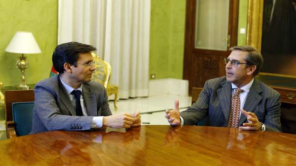 Reunión del alcalde de Granada, Francisco Cuenca, y el decano del Colegio de Abo Reunión del alcalde de Granada, Francisco Cuenca, y el decano del Colegio de Abo