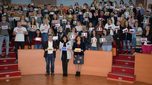 Estudiantes Erasmus en la UHU. Estudiantes Erasmus en la UHU.