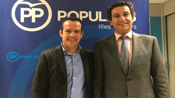 El presidente del PP en Baleares, Biel Company, y secretario general del PP en l El presidente del PP en Baleares, Biel Company, y secretario general del PP en l