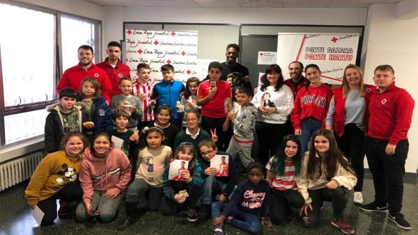 Iñaki Williams visita Cruz Roja Iñaki Williams visita Cruz Roja