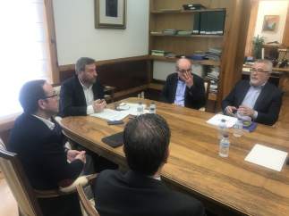 Reunión de José Luis Soro con el taxi y VTC.
