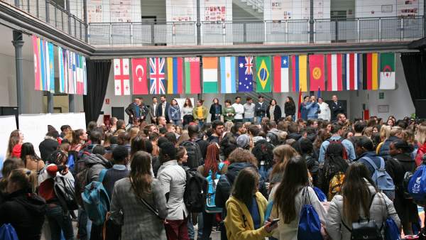 Bienvenida de la UCA a estudiantes extranjeros Erasmus y Visitante Bienvenida de la UCA a estudiantes extranjeros Erasmus y Visitante