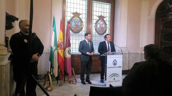 Juanma Moreno con el alcalde de Cádiz Juanma Moreno con el alcalde de Cádiz