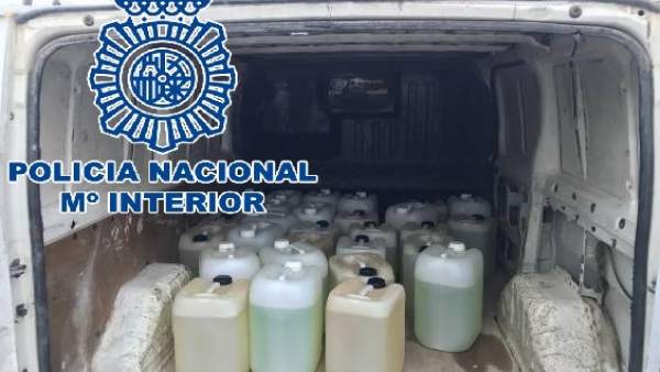 Bidones con gasolina para narcolanchas intervenidos por la Policía en La Línea Bidones con gasolina para narcolanchas intervenidos por la Policía en La Línea