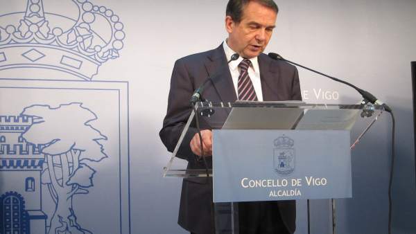 El alcalde de Vigo, Abel Caballero, durante la rueda de prensa de este viernes El alcalde de Vigo, Abel Caballero, durante la rueda de prensa de este viernes