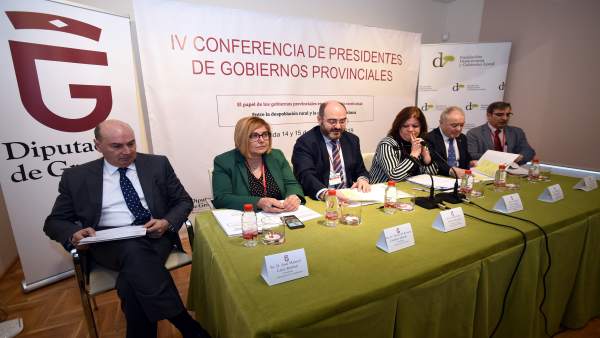 Rosario Cordero participa en una conferencia de presidentes provinciales Rosario Cordero participa en una conferencia de presidentes provinciales