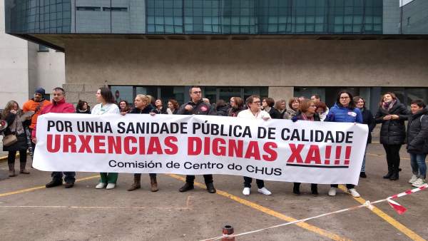 Concentración de trabajadores de urgencias del CHUS en Santiago. Concentración de trabajadores de urgencias del CHUS en Santiago.