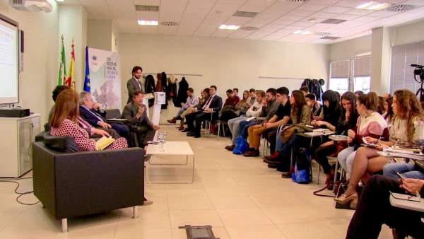 Jóvenes en las jornadas sobre el futuro de Europa celebradas en Mérida Jóvenes en las jornadas sobre el futuro de Europa celebradas en Mérida