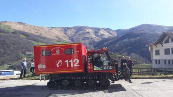 Nuevo vehículo de rescate en nieve de los bomberos voluntarios de Valcarlos Nuevo vehículo de rescate en nieve de los bomberos voluntarios de Valcarlos