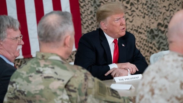 John Bolton junto a Donald Trump John Bolton junto a Donald Trump