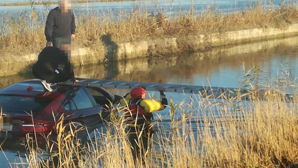 Rescate en la acequia de El Perelló Rescate en la acequia de El Perelló