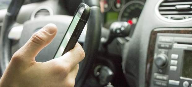 Con el móvil al volante