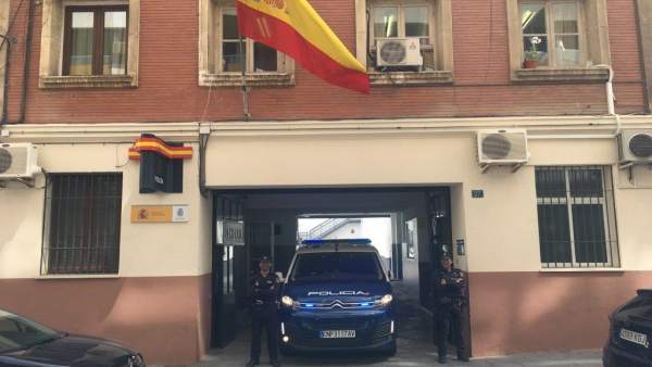 Furgón policial en unas instalaciones de la Policía Nacional en una imagen de ar Furgón policial en unas instalaciones de la Policía Nacional en una imagen de ar