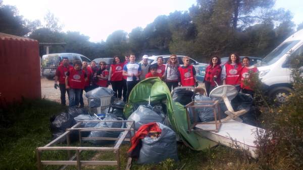 Voluntarios de la X Limpieza de Sa Talaia de Sant Antoni Voluntarios de la X Limpieza de Sa Talaia de Sant Antoni