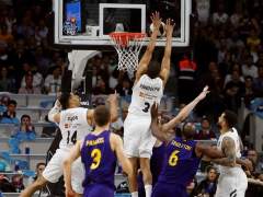 Los árbitros, protagonistas del último minuto más surrealista de una final de Copa