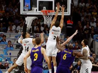 Randolph, en el momento de taponar a Tomic.