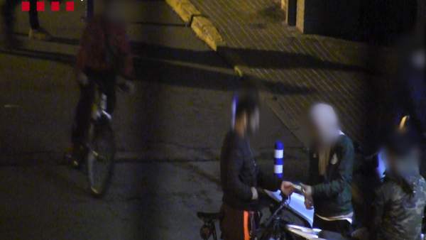Dos detenidos que vendían marihuana a menores en Palafrugell (Girona) Dos detenidos que vendían marihuana a menores en Palafrugell (Girona)