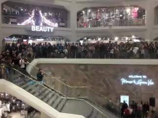 Un hombre pide matrimonio a su novia en Primark