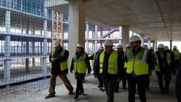 Ventura, en la visita a las obras del futuro Hospital de Alcañiz Ventura, en la visita a las obras del futuro Hospital de Alcañiz