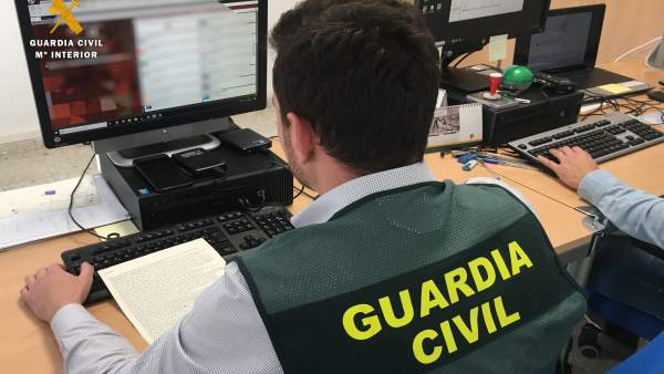 La Guardia Civil de Huesca ha detenido a un hombre en Vigo por corrupción sexual La Guardia Civil de Huesca ha detenido a un hombre en Vigo por corrupción sexual