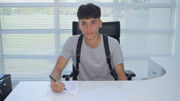 Ben Davis firma con el Fulham Ben Davis firma con el Fulham