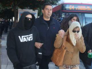 El Cuco y su madre acuden al juzgado citados a declarar por falso testimonio