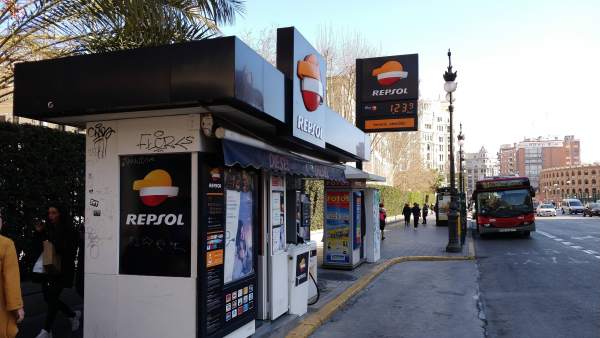 Acord per a desmantellar dos de les tres gasolineres del centre de València Acord per a desmantellar dos de les tres gasolineres del centre de València