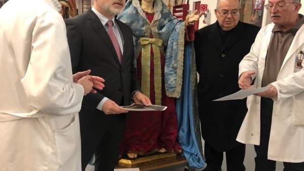 Juan Antonio Lorca, Durante La Entrega De La Talla De La Virgen De Los Dolores D Juan Antonio Lorca, Durante La Entrega De La Talla De La Virgen De Los Dolores D