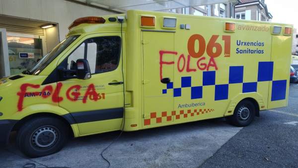 Ambulancia en Galicia con pintadas durante la huelga en el sector. Ambulancia en Galicia con pintadas durante la huelga en el sector.