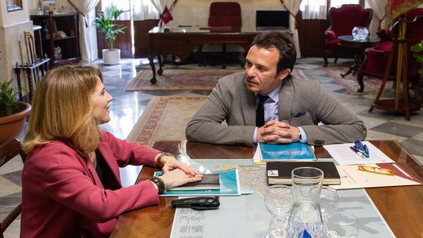 La delegada de la Junta en Cádiz, Ana Mestre, y el alcalde de Cádiz, José María La delegada de la Junta en Cádiz, Ana Mestre, y el alcalde de Cádiz, José María