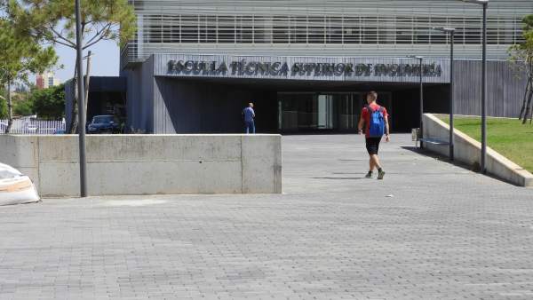 Nuevo edificio de la Escuela de Ingeniería de la UHU, en el Campus del Carmen. Nuevo edificio de la Escuela de Ingeniería de la UHU, en el Campus del Carmen.