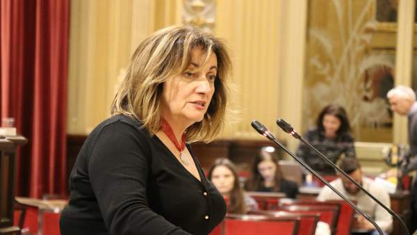 La consellera de Cultura, Fanny Tur, en el pleno del Parlament La consellera de Cultura, Fanny Tur, en el pleno del Parlament