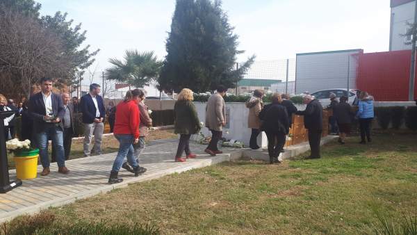 Acto homenaje en el cementerio de La Campana Acto homenaje en el cementerio de La Campana
