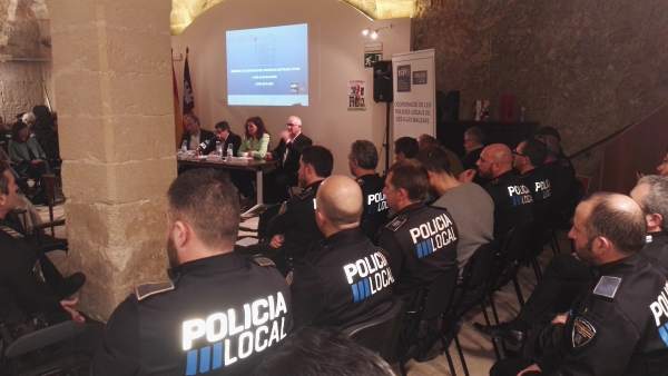Imagen de archivo de un acto del programa Policía Tutor de Baleares Imagen de archivo de un acto del programa Policía Tutor de Baleares