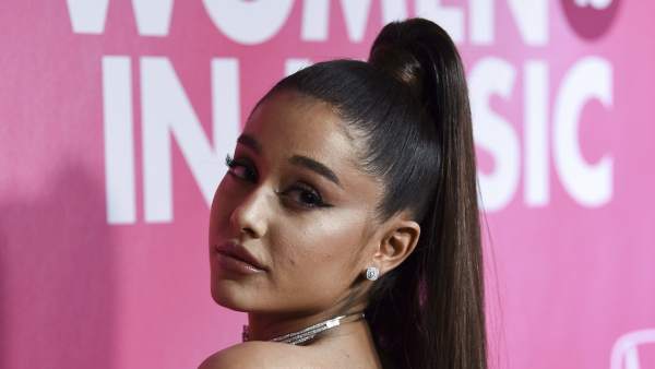 La cantante Ariana Grande La cantante Ariana Grande