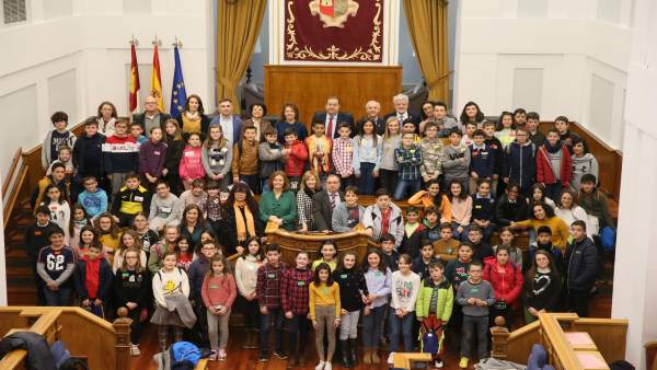 Escolares CLM se comprometen a jugar con cualquier compañero sin tener en cuenta Escolares CLM se comprometen a jugar con cualquier compañero sin tener en cuenta